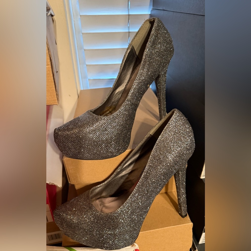 Sparkling black heels